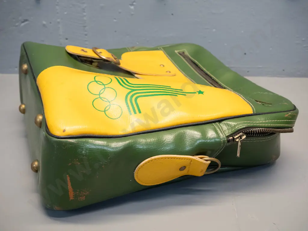 1980 Moscow Olympics vinyl bag - missing shoulder strap, some wear, musty H-320 W-300 Image 1++