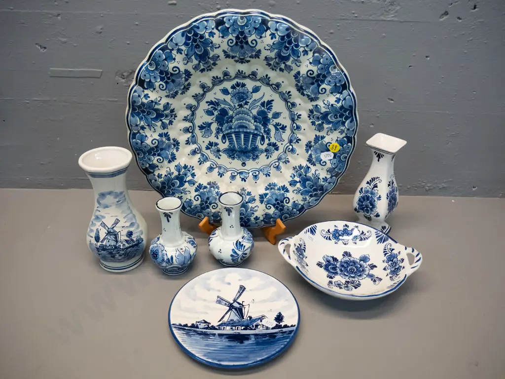 7 assorted hand-painted Delft blue & white items - bowl-shaped display plate D-310, pair of small vases, windmill plate Image 1++