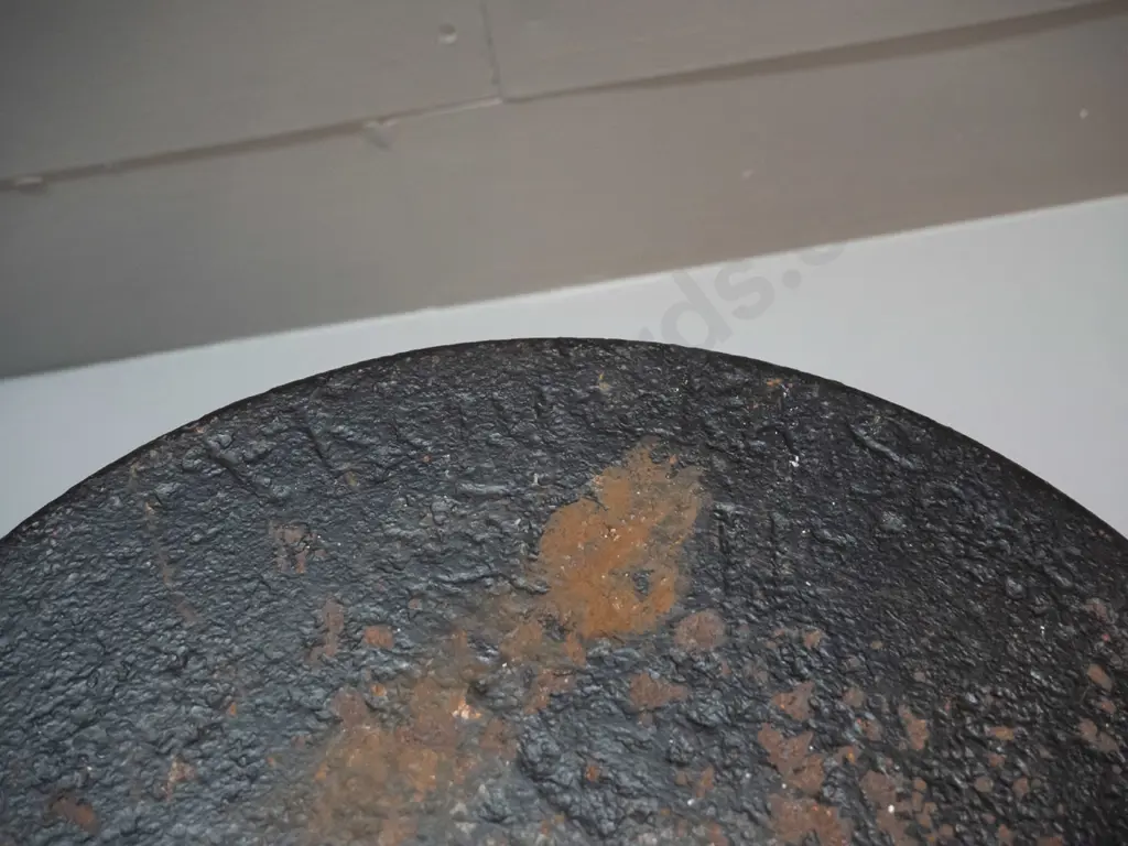 vintage cast iron flat bottom cooking pot or jam pan with half-round handle - corrosion inside H-170 D-390 Image 1++