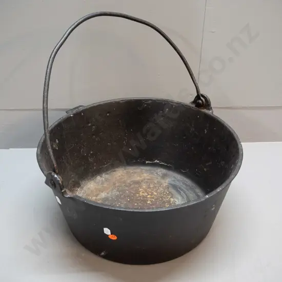 vintage cast iron flat bottom cooking pot or jam pan with half-round handle - corrosion inside H-170 D-390
