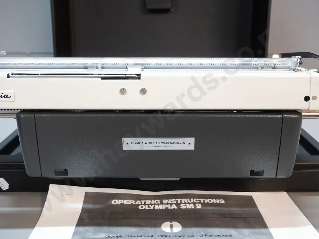 Olympia SM-9 portable typewriter with integrated hard plastic case. Case is H-180 W-460 D-370 Image 1++