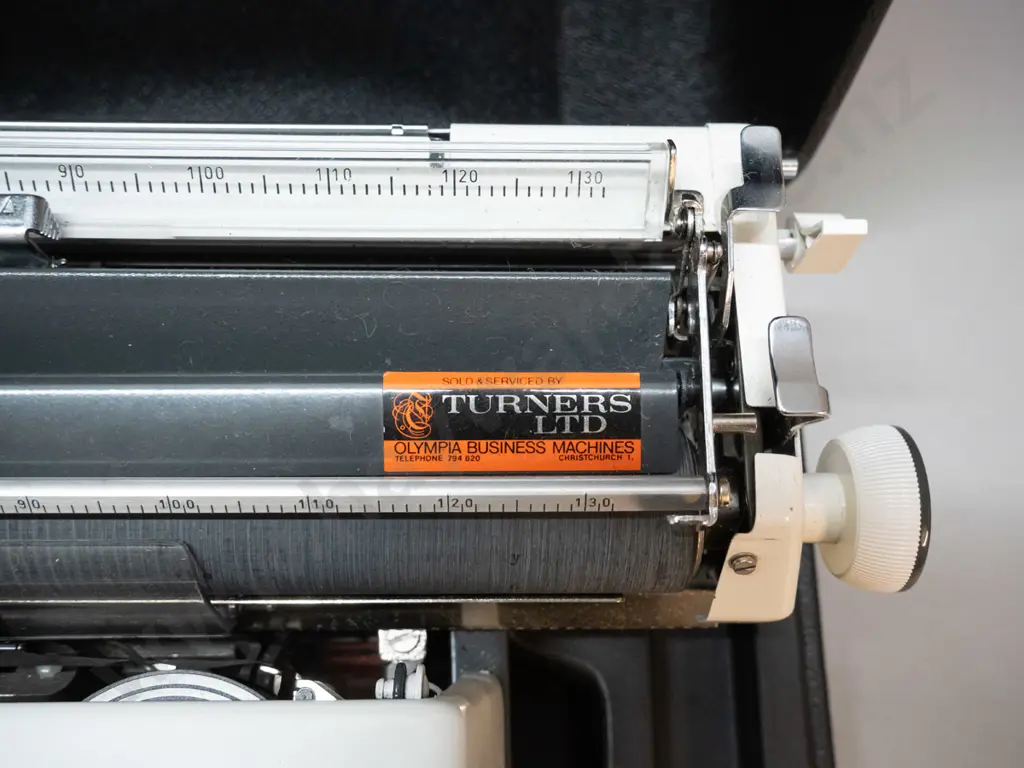 Olympia SM-9 portable typewriter with integrated hard plastic case. Case is H-180 W-460 D-370 Image 1++