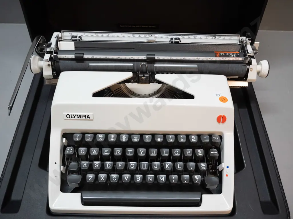 Olympia SM-9 portable typewriter with integrated hard plastic case. Case is H-180 W-460 D-370 Image 1++