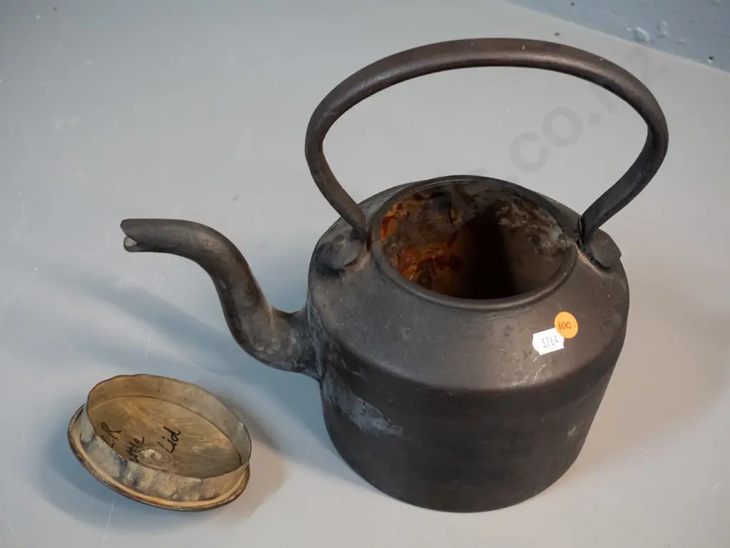 vintage cast-iron kettle marked NWR W.W. along top of handle, w/brass lid slightly dented, some corrosion inside H270 Image 1++
