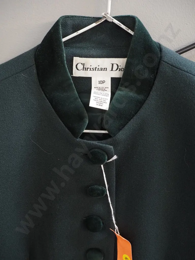 Christian Dior woman's dark green fine wool suit with velvet buttons and collar - US size 10P Image 1++