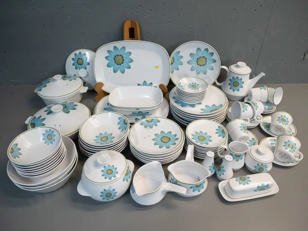 large collection of retro Noritake "Up-Sa Daisy" pattern tea and dinnerware - crack to teapot, fading to decoration on Image 1++