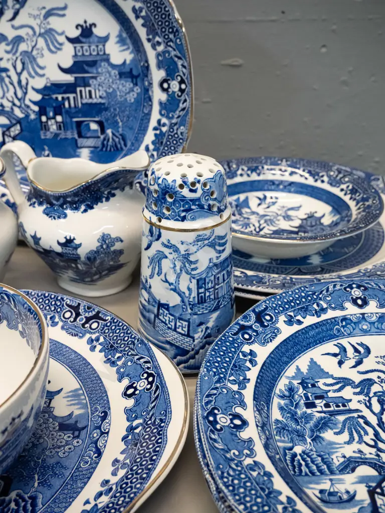 assorted blue & white Willow pattern china - mainly Burleigh, some Woods, Mason etc. - including sugar shaker, 2 jugs, Image 1++