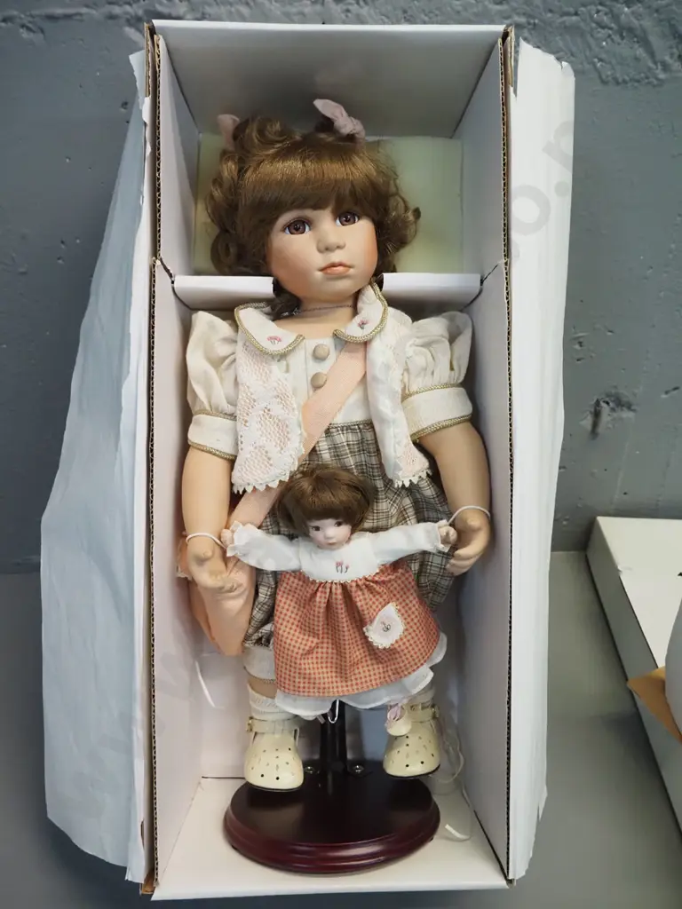 Hillview Lane display doll in original box - "Anthea" with small doll and stand H-470 Image 1++