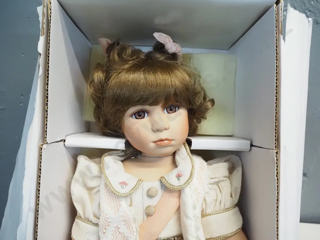 Hillview Lane display doll in original box - "Anthea" with small doll and stand H-470 Image 1++