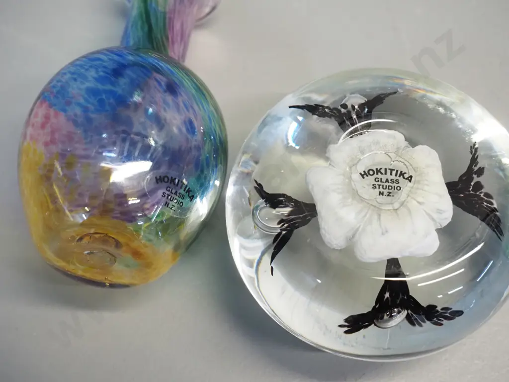 2 small Hokitika art glass items - multi-coloured swirl vase H-110 and a paperweight D-85 Image 1++