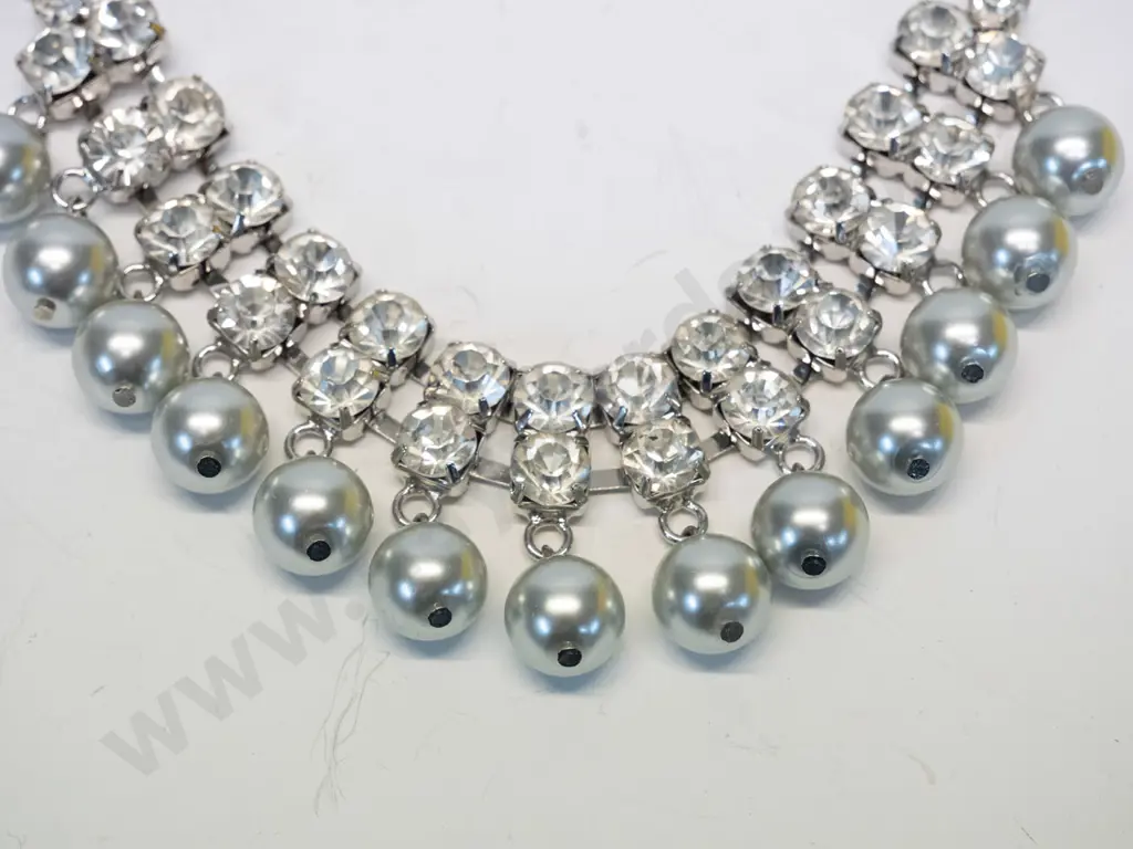 costume necklace Image 1++