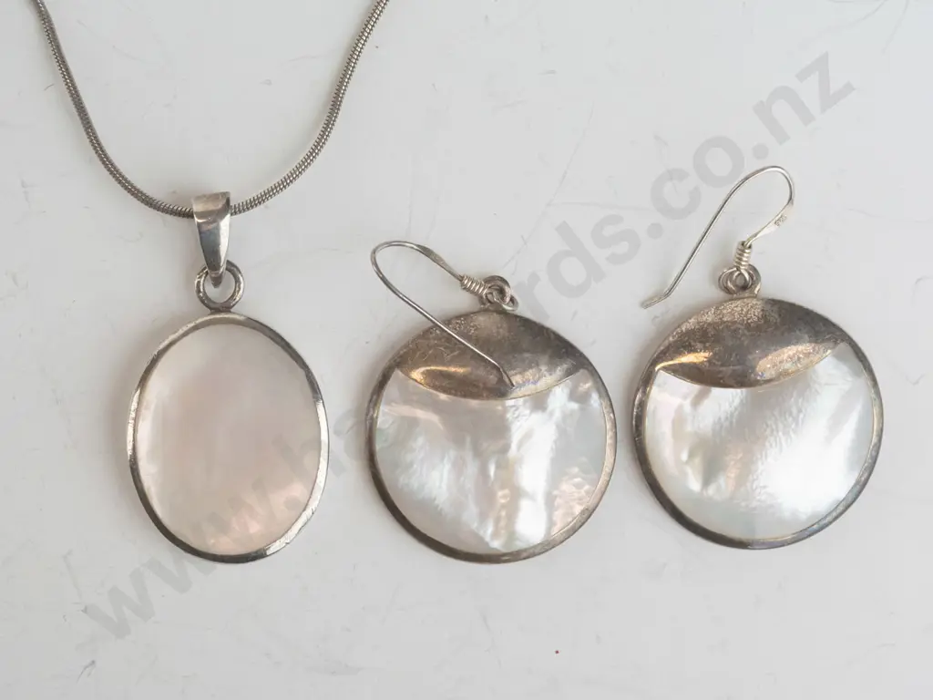 silver mother of pearl neckllace & siver mother of pearl earrings both stamped 925 Image 1++