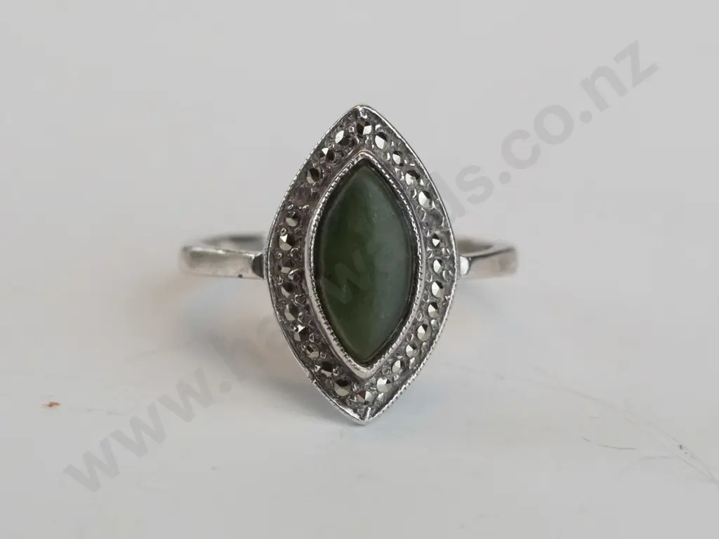 marcasite green stone ring stamped silver Image 1++