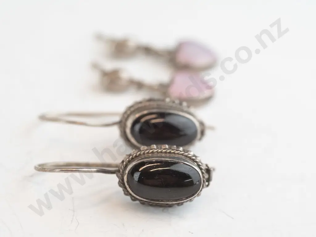 2 pairs of earrings Image 1++