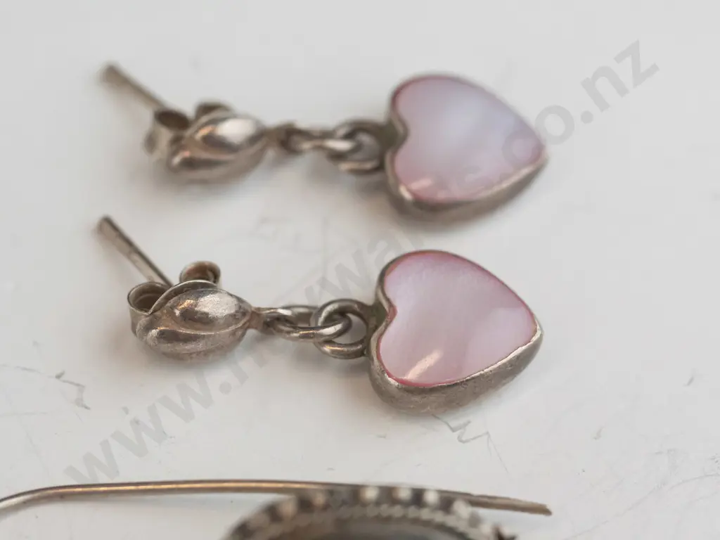 2 pairs of earrings Image 1++