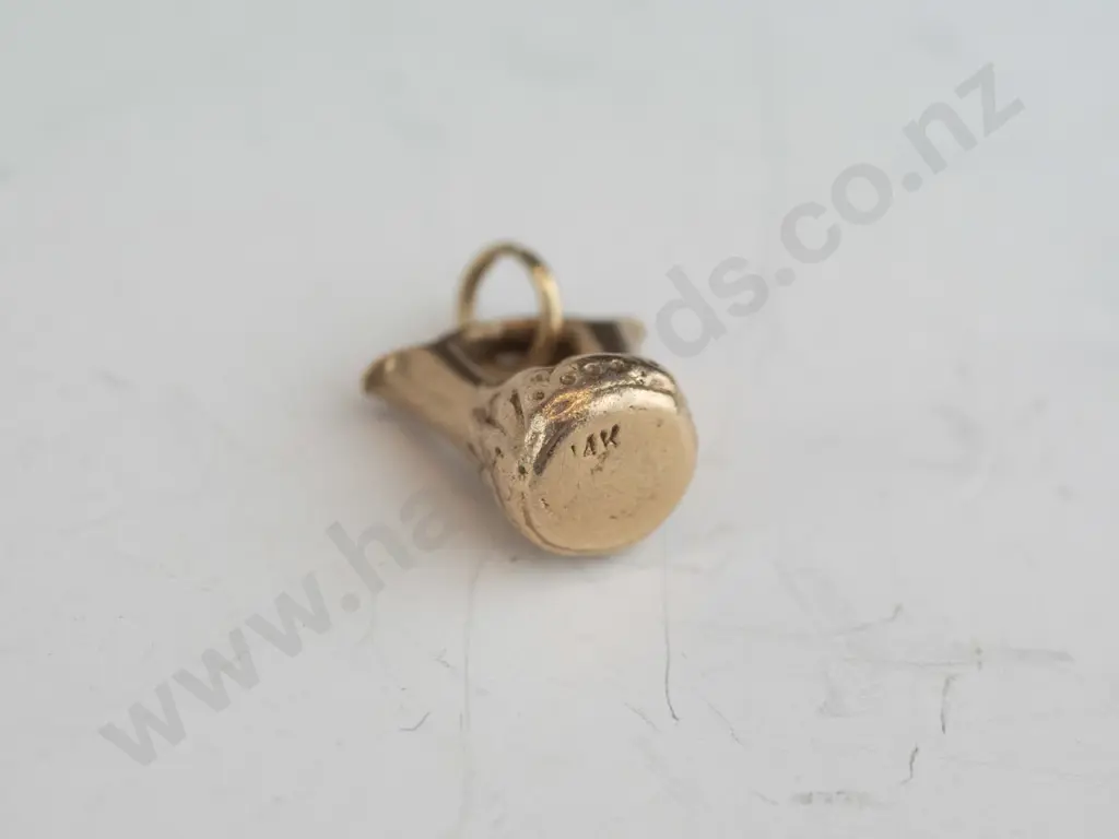 14ct yellow gold charm 3.3gms Image 1++