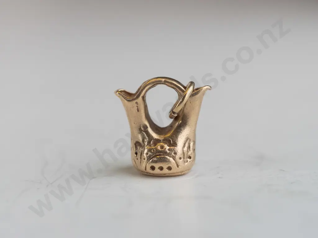 14ct yellow gold charm 3.3gms Image 1++