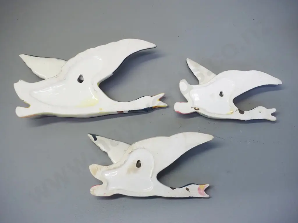 3 flying wall pocket ducks - no maker's marks - largest is H-110 W-200 Image 1++