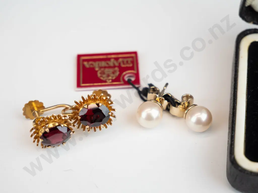 3 pairs of earring [ 1 pair screw on] Image 1++