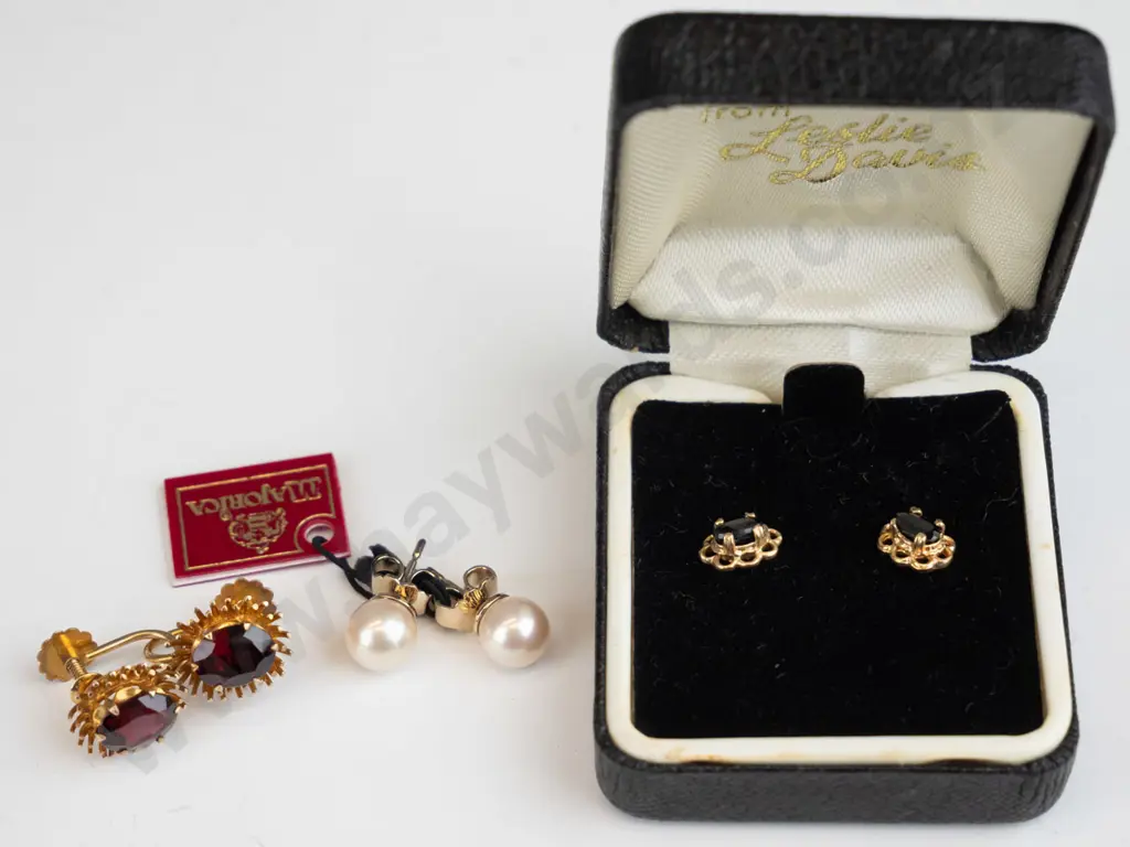 3 pairs of earring [ 1 pair screw on] Image 1++