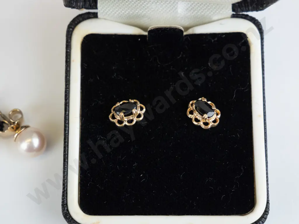 3 pairs of earring [ 1 pair screw on] Image 1++