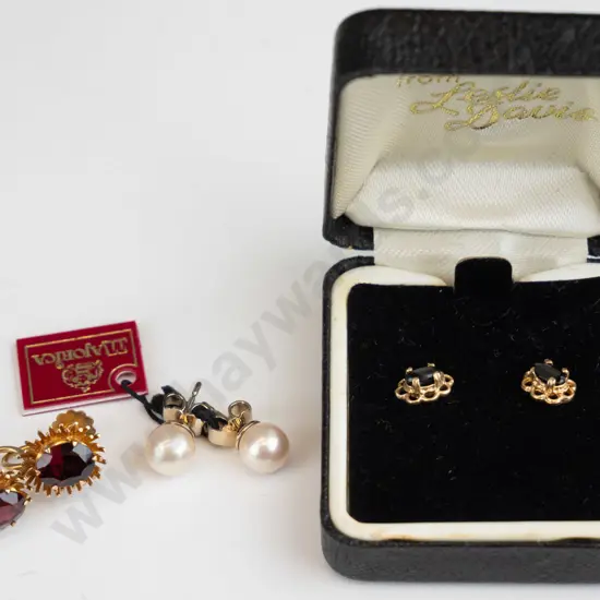 3 pairs of earring [ 1 pair screw on]