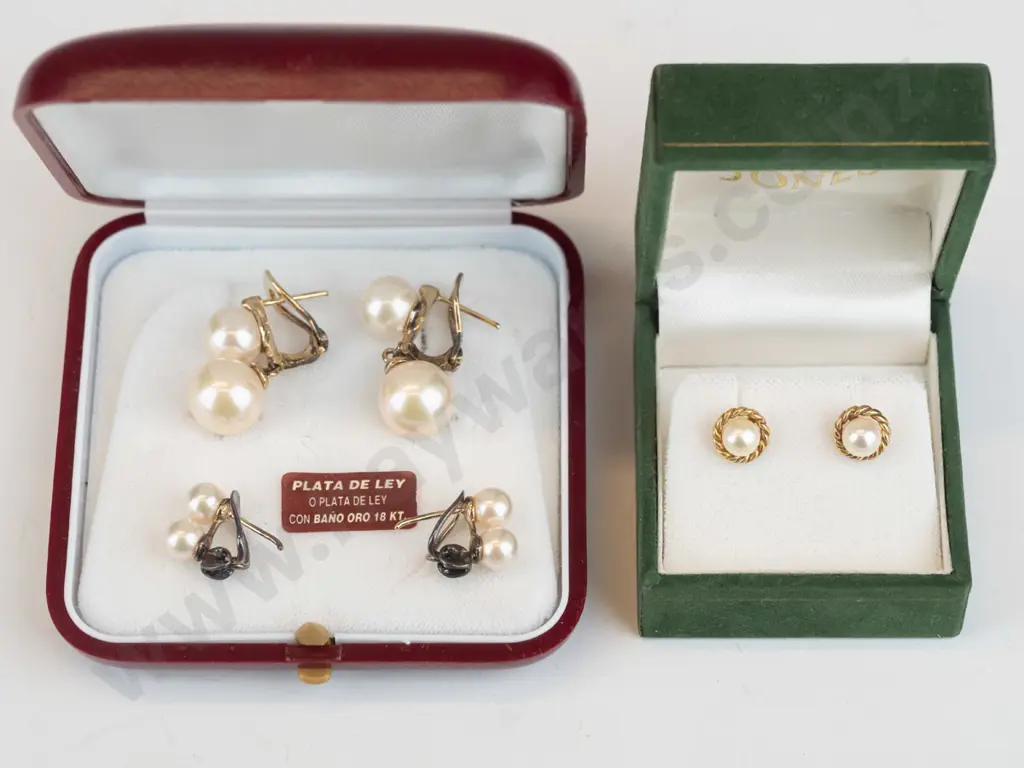 3 pairs of pearl earrings Image 1++