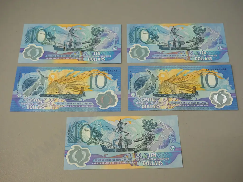 5 New Zealand Millennium $10 bank notes - very good condition Image 1++