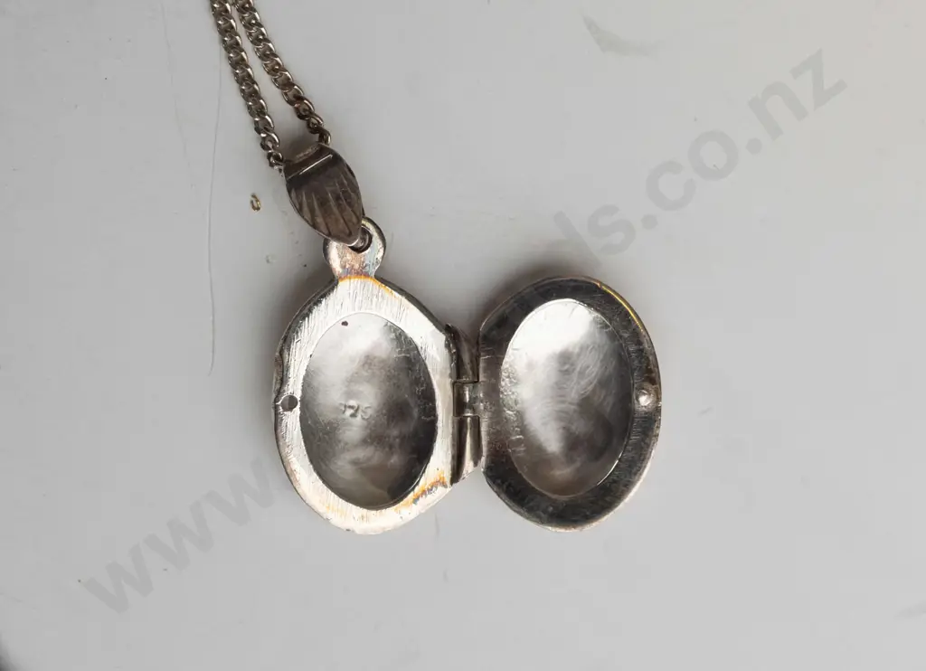 silver locket stamped 925 Image 1++