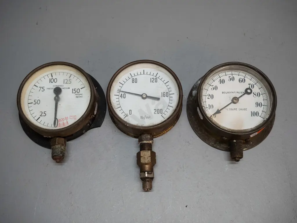 3 brass cased pressure gauges - one marked Bourdon's Patent, largest is D-120 Image 1++
