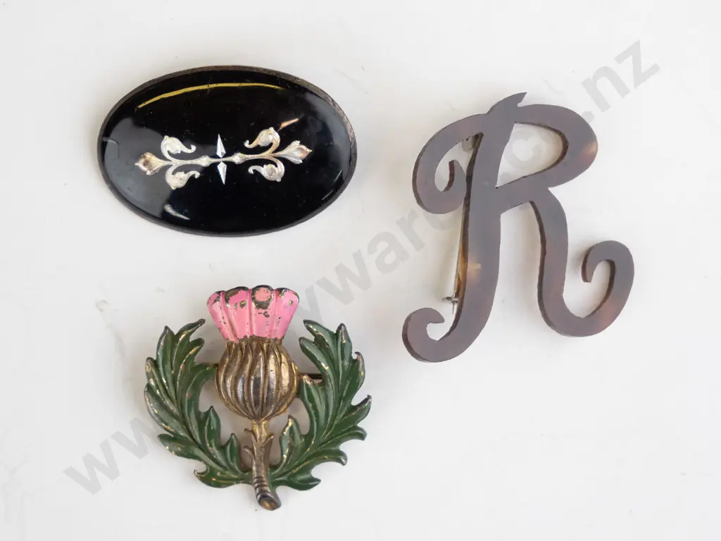 3 costume brooches Image 1++