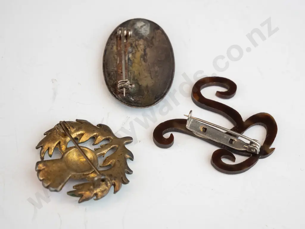 3 costume brooches Image 1++
