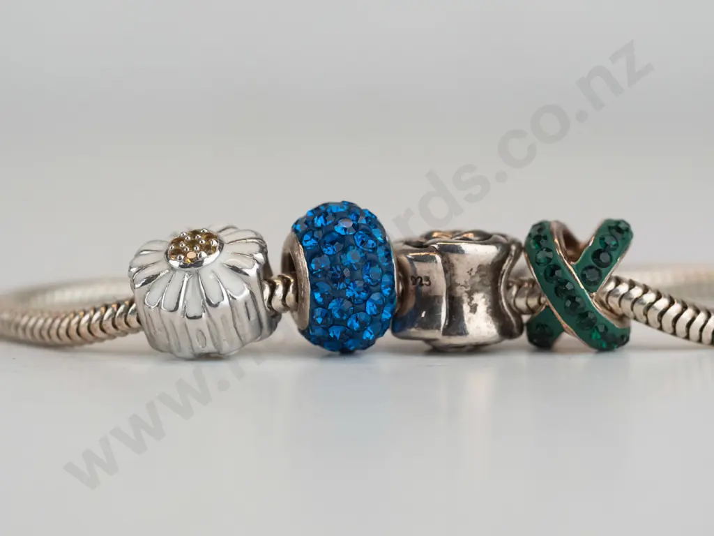silver bracelet with 4 charms stamped 925 Image 1++