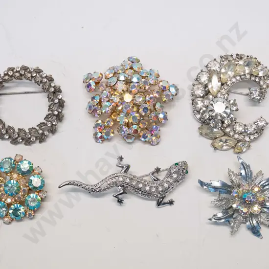 6 costume brooches