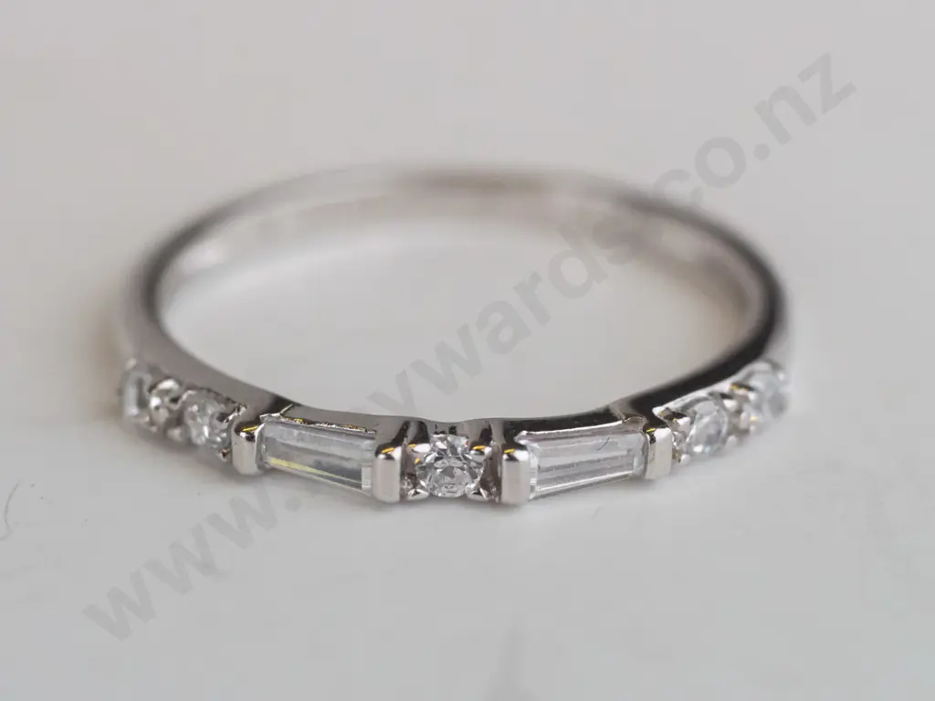 silver cz ring stamped 925 Image 1++