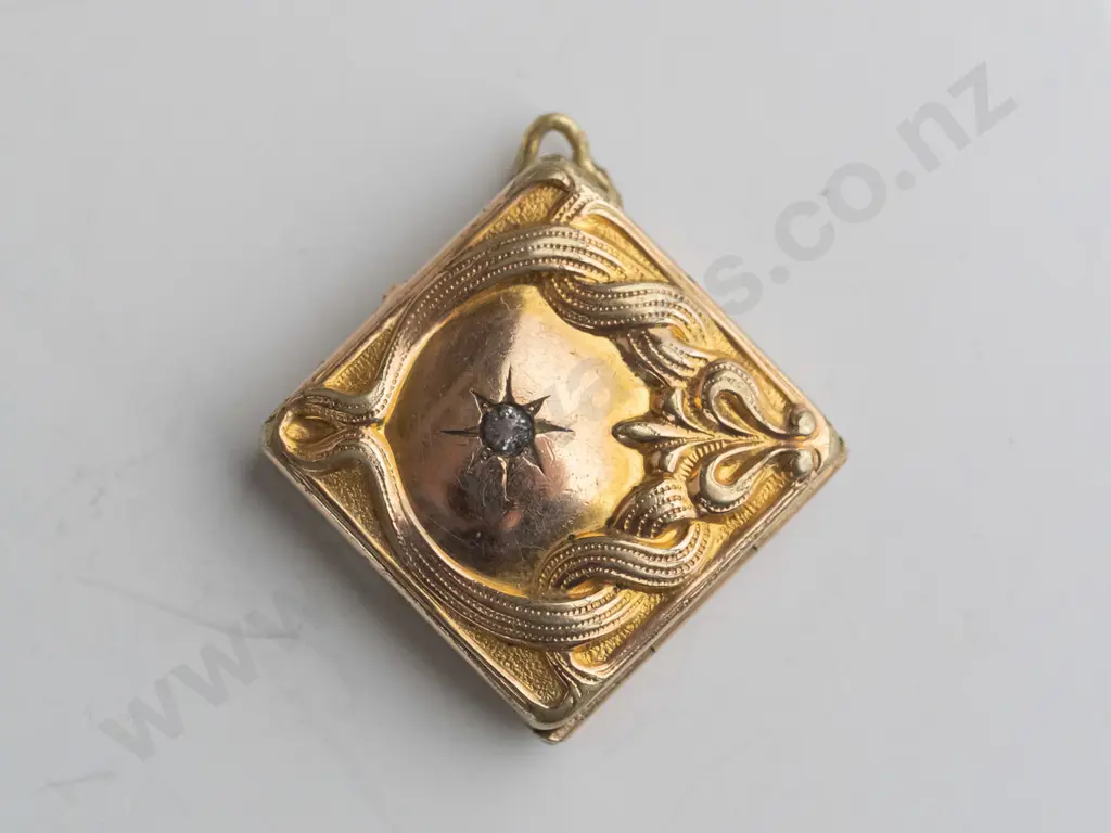 gold locket no mark a/f Image 1++