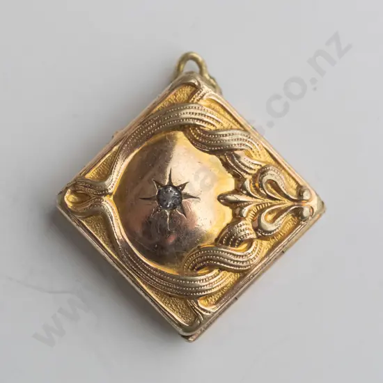 gold locket no mark a/f