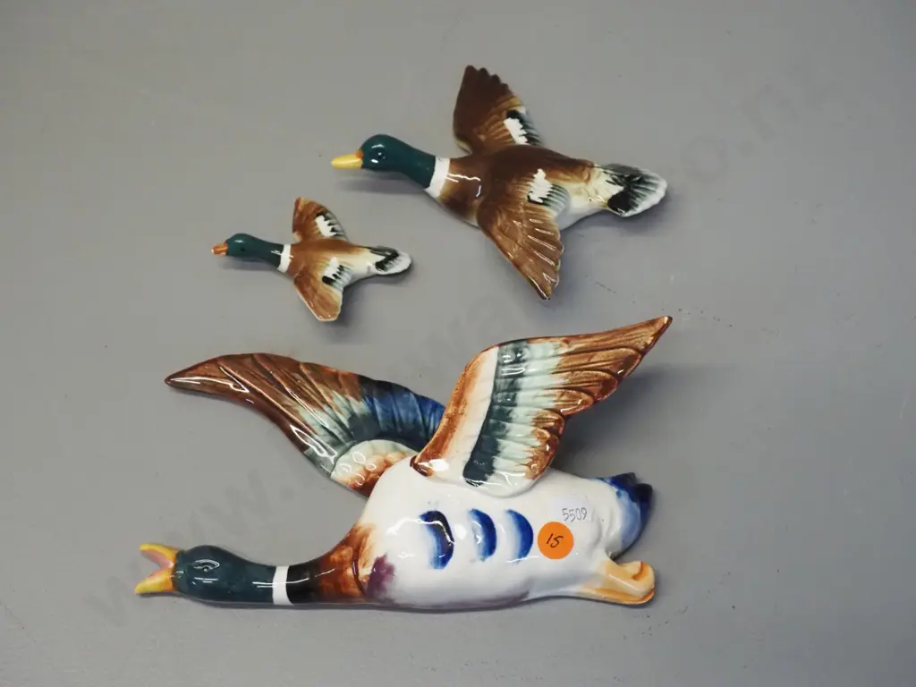 3 flying wall ducks - non matching one is a wall pocket H-120 W-210 Image 1++