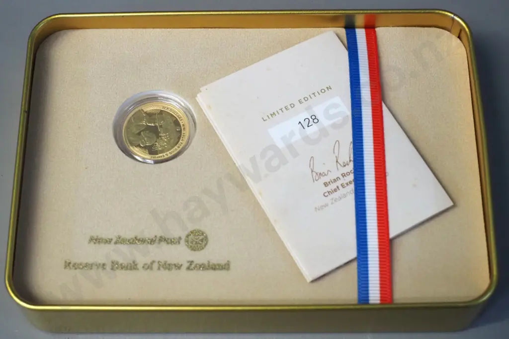 New Zealand Anzac 100 Years 1/4 ounce gold $10 coin in tin Image 1++