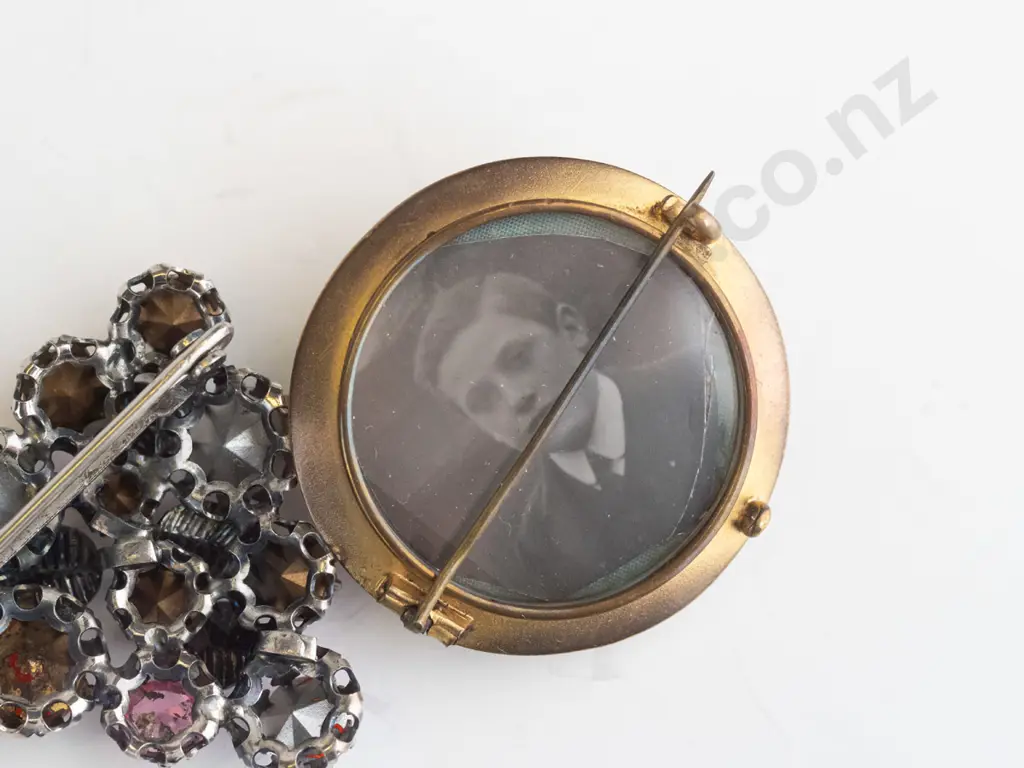 locket style brooch & costume brooch Image 1++