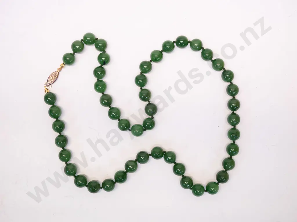 green stone beaded necklace Image 1++