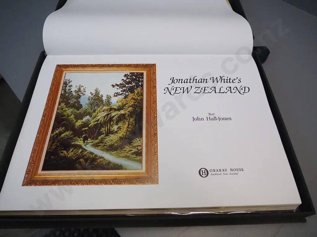book in clamshell case - Jonathan White's New Zealand, signed limited edition 125/350 - pub. 1986. Minor foxing, ribbon Image 1++