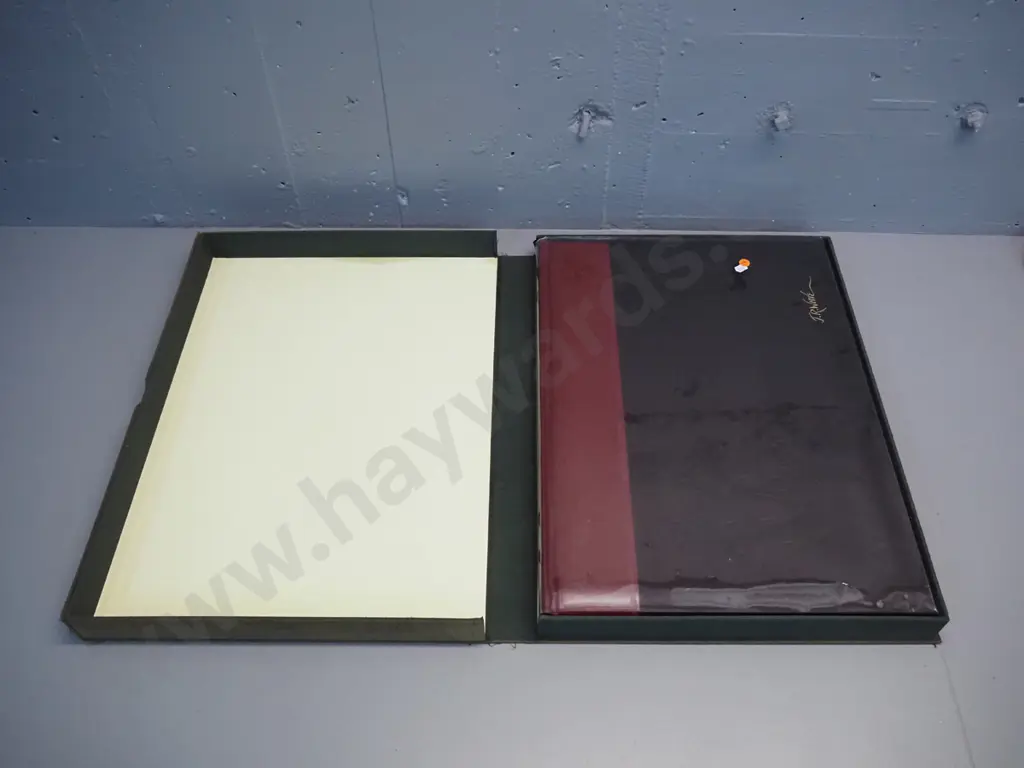 book in clamshell case - Jonathan White's New Zealand, signed limited edition 125/350 - pub. 1986. Minor foxing, ribbon Image 1++