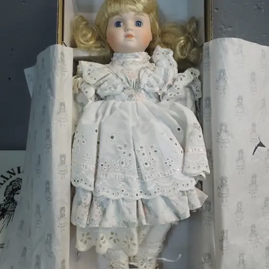 Hillview Lane display doll in original box - "Mary Rose" H-440