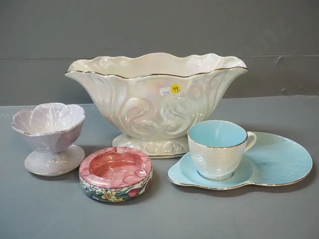 4 pieces lustre ware - Maling vase H145 L280, tennis set and thumbprint ashtray, Beswick small comport Image 1++