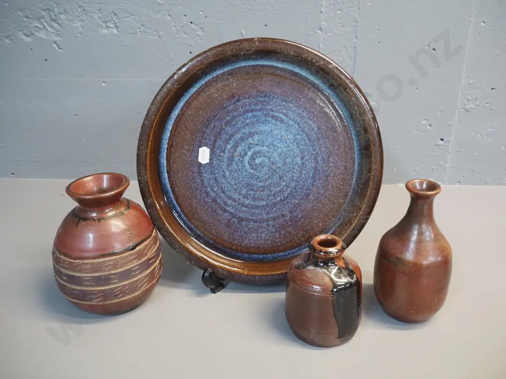 4 pieces NZ studio pottery marked IS or labeled Isobel Spittle - 3 vases and a plate D-260, tallest vase H-150 Image 1++