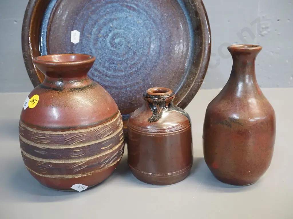 4 pieces NZ studio pottery marked IS or labeled Isobel Spittle - 3 vases and a plate D-260, tallest vase H-150 Image 1++