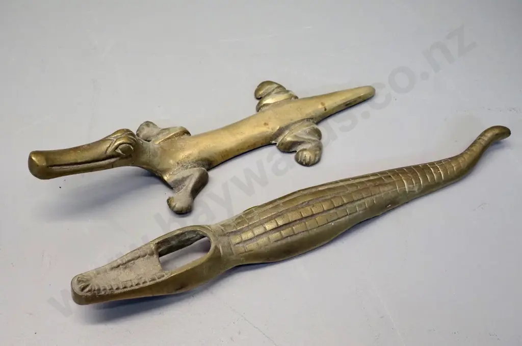 large brass crocodile nutcracker L-340 Image 1++
