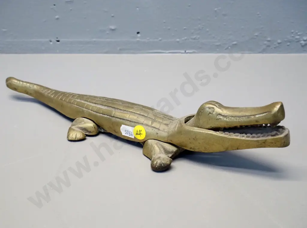 large brass crocodile nutcracker L-340 Image 1++