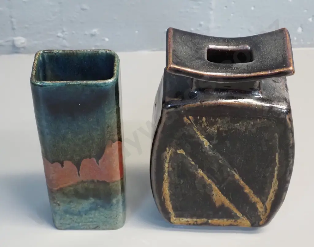 2 slab pottery vases - one marked Isobel (Spittle) and othermakred NZ '89 -  taller is H-190 Image 1++